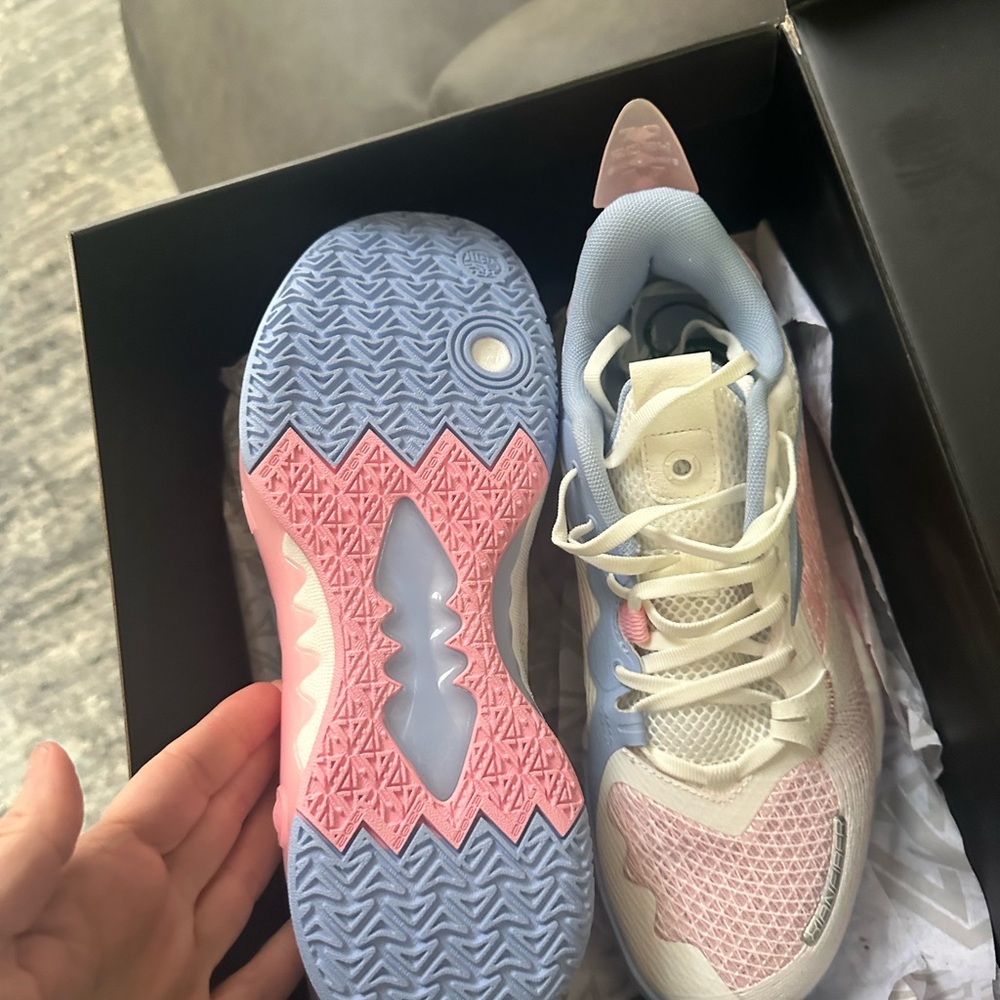 New! Anta Shock Wave 5 Team V2 Basketball Women’s 10